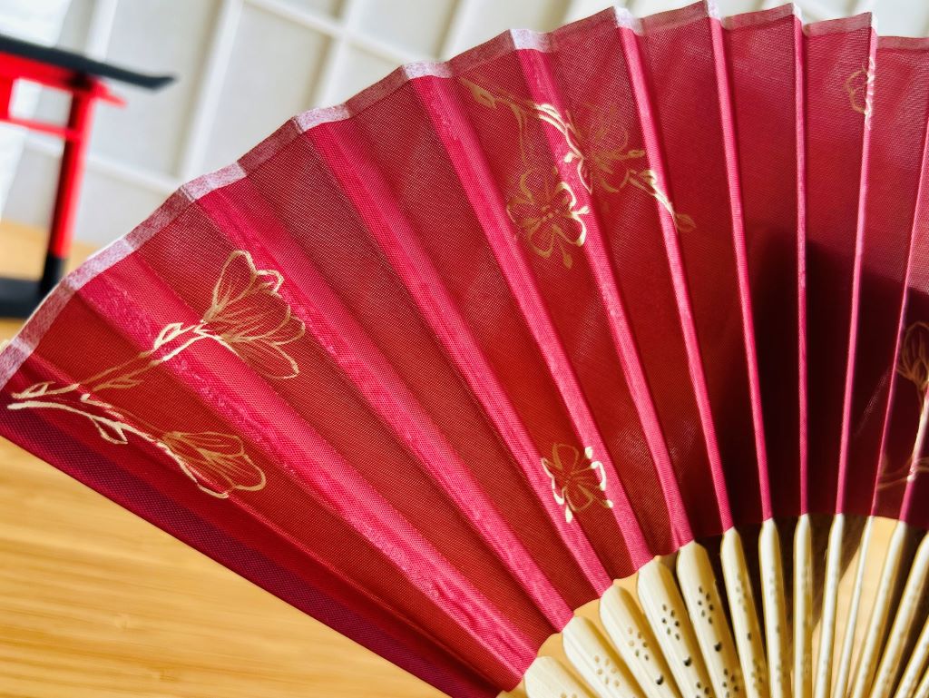 skládací látkový vějíř "Jarní Japonsko” ručně malovaný