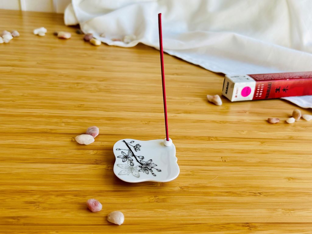 porcelain incense stick holder "Sakura" with silver 5.5x5.5 cm