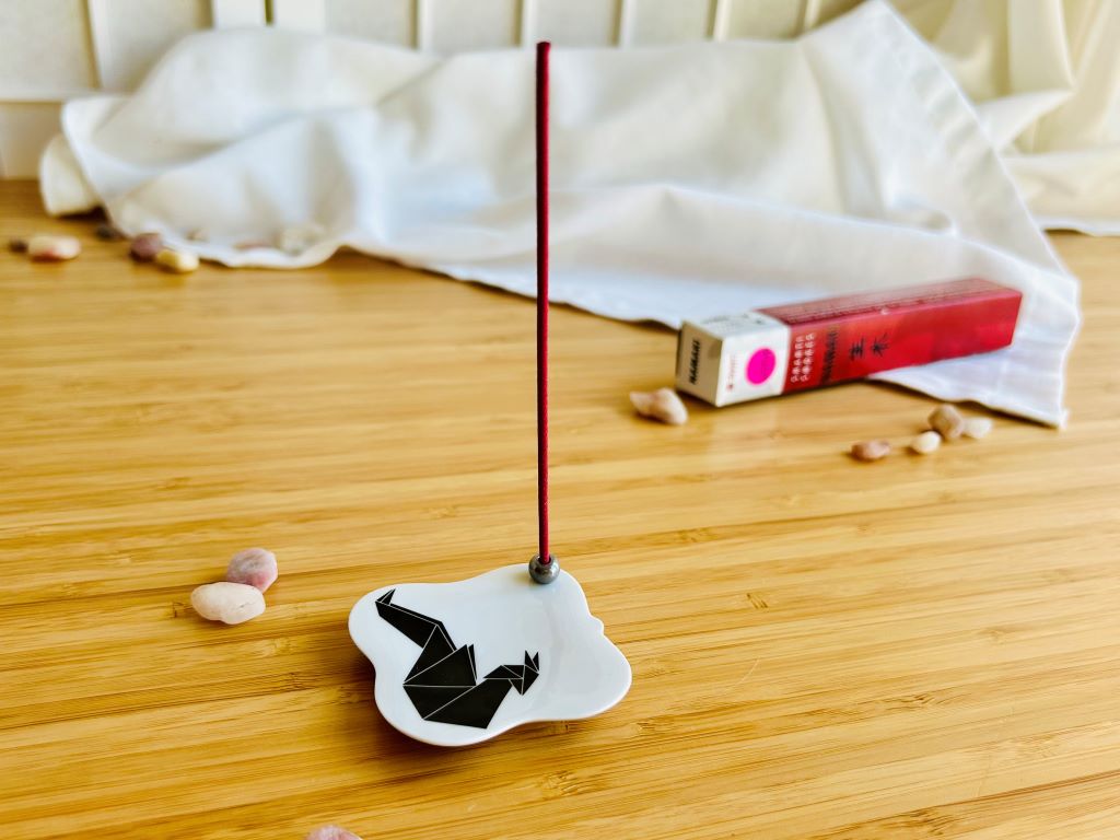 porcelain incense stick holder "Origami Dragon" 5.5x5.5 cm