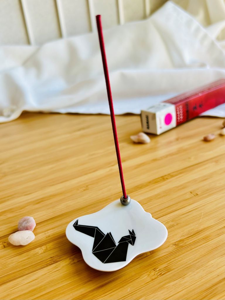 porcelain incense stick holder "Origami Dragon" 5.5x5.5 cm