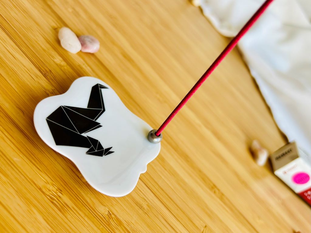 porcelain incense stick holder "Origami Dragon" 5.5x5.5 cm