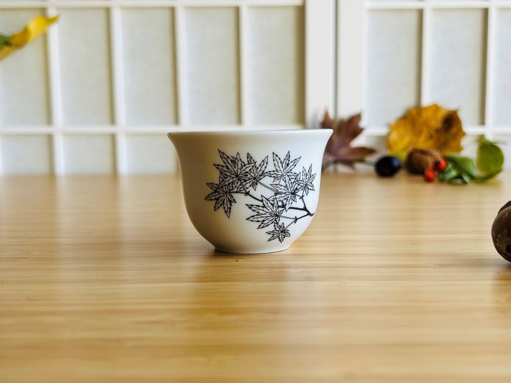 Sake and tea cup "Maples" with gold 50 ml