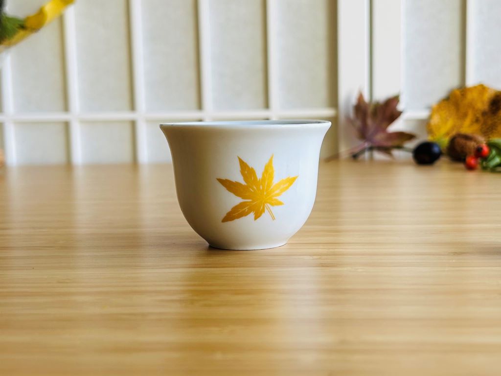 Sake and tea cup "Maples" with gold 50 ml