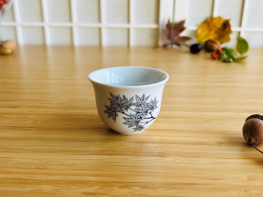 Sake and tea cup "Maples" with gold 50 ml