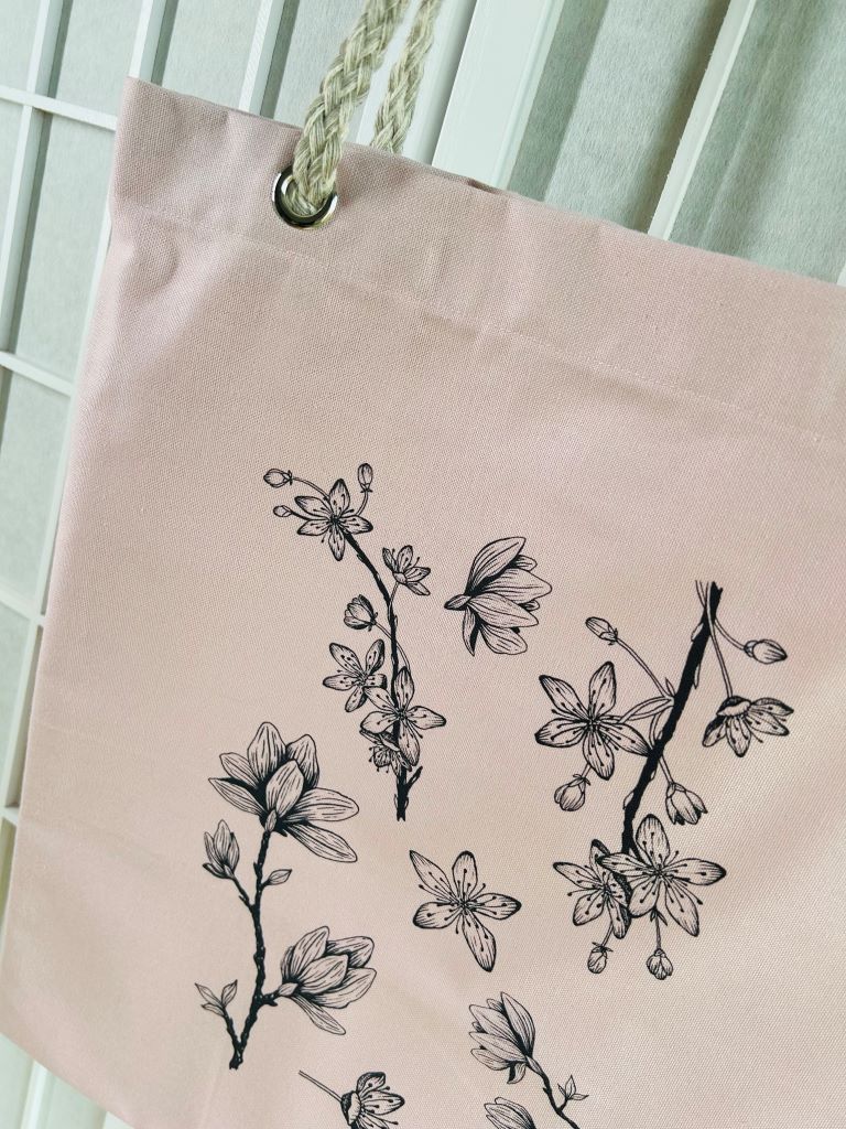 rosa Einkaufstasche „Frühlings-Japan“ mit Kordelgriffen