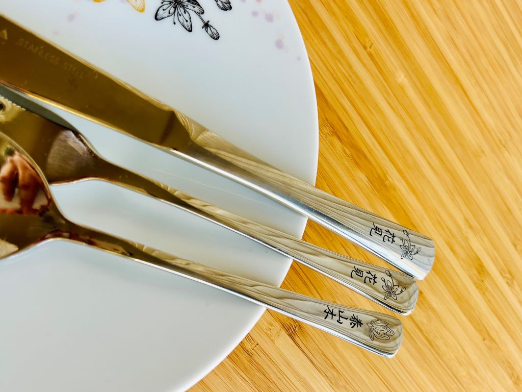 "Spring Japan" dinner set in a gift box