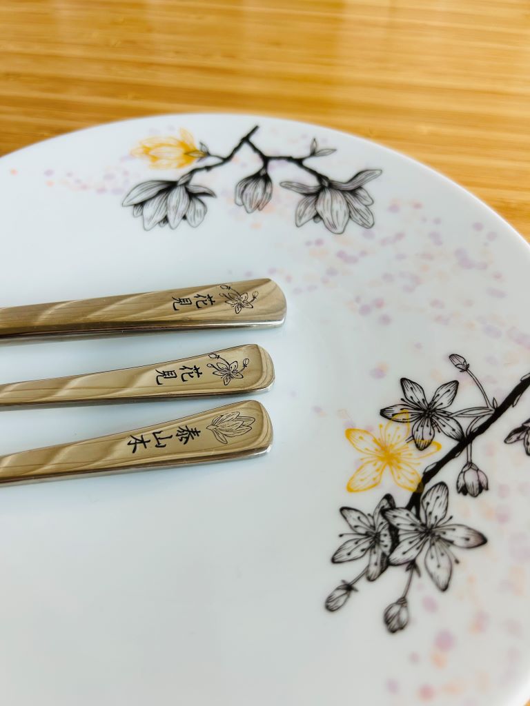 "Spring Japan" dinner set in a gift box