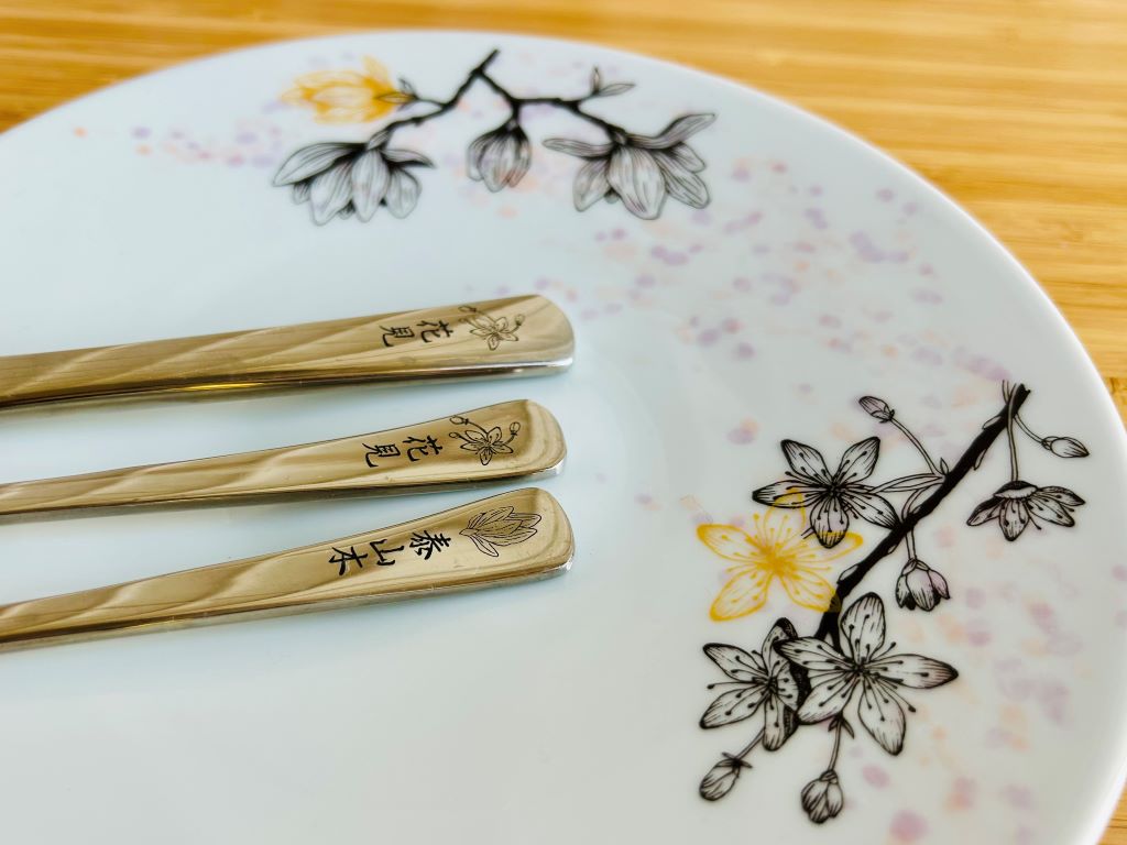"Spring Japan" dinner set in a gift box