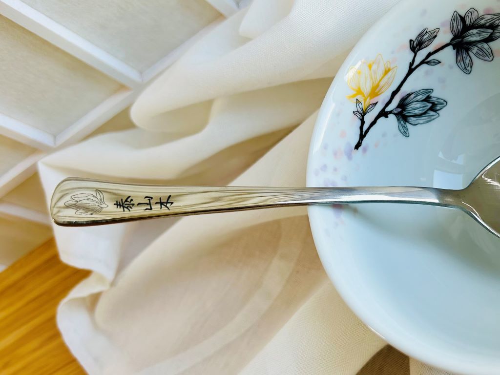 "Spring Japan" dinner set in a gift box
