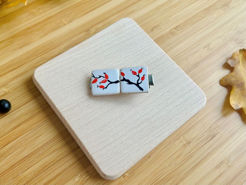 Ceramic brooch "Rosehip Tea"