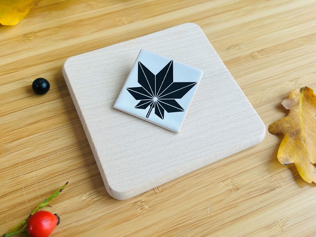 keramická brož "Origami javor"