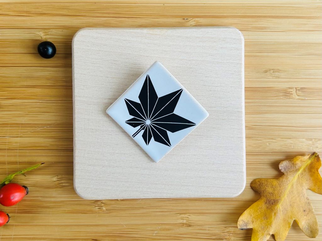 keramická brož "Origami javor"