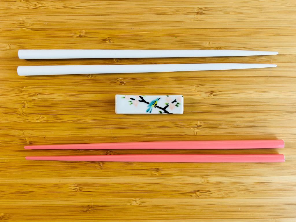 Chopstick rest "Bird on a cherry blossom branch" 6x1.5 cm