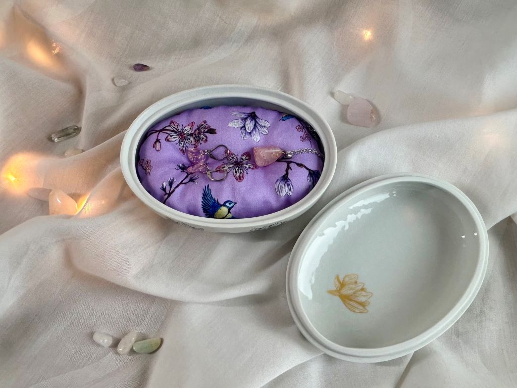 "Spring Japan" porcelain jewellery box with cushion