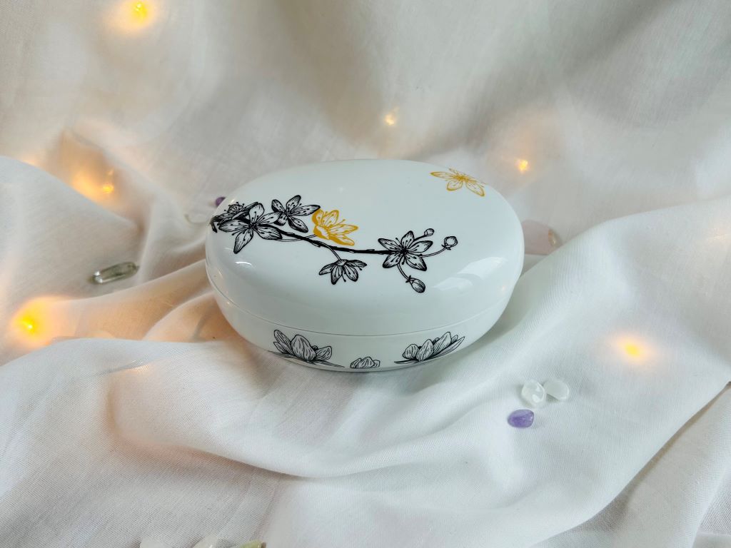 "Spring Japan" porcelain jewellery box with cushion