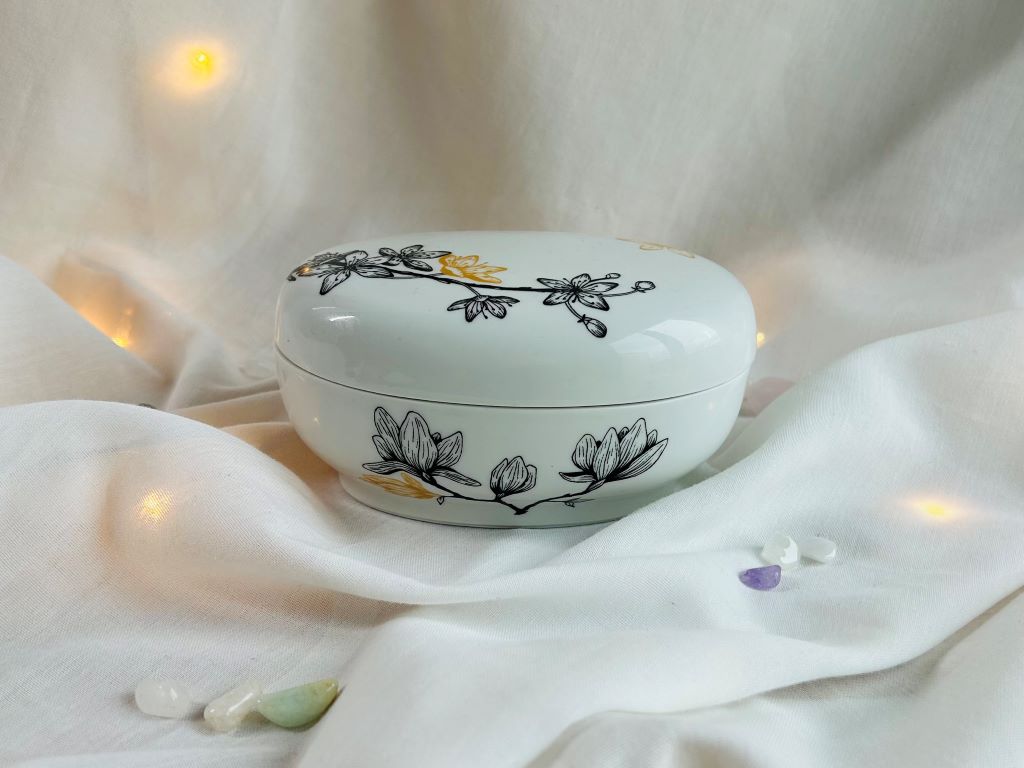 "Spring Japan" porcelain jewellery box with cushion