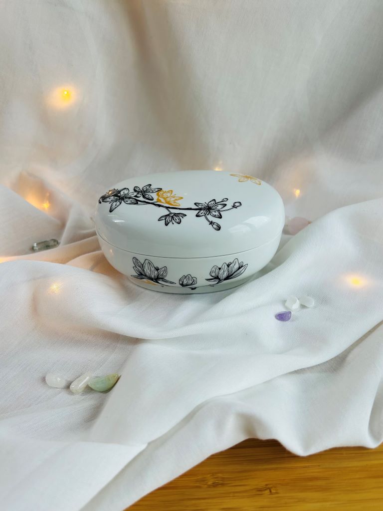 "Spring Japan" porcelain jewellery box with cushion