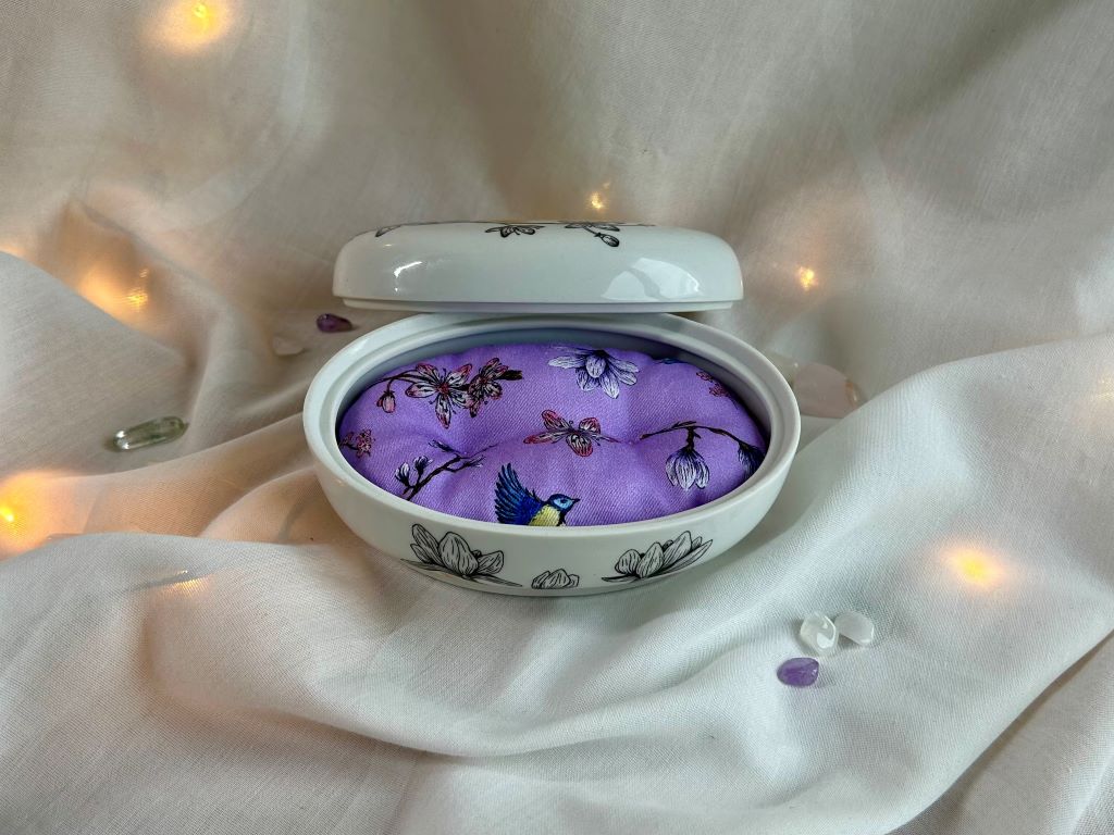 "Spring Japan" porcelain jewellery box with cushion
