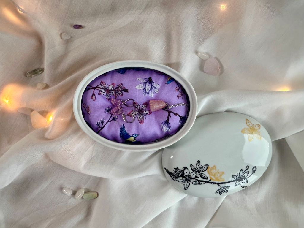 "Spring Japan" porcelain jewellery box with cushion