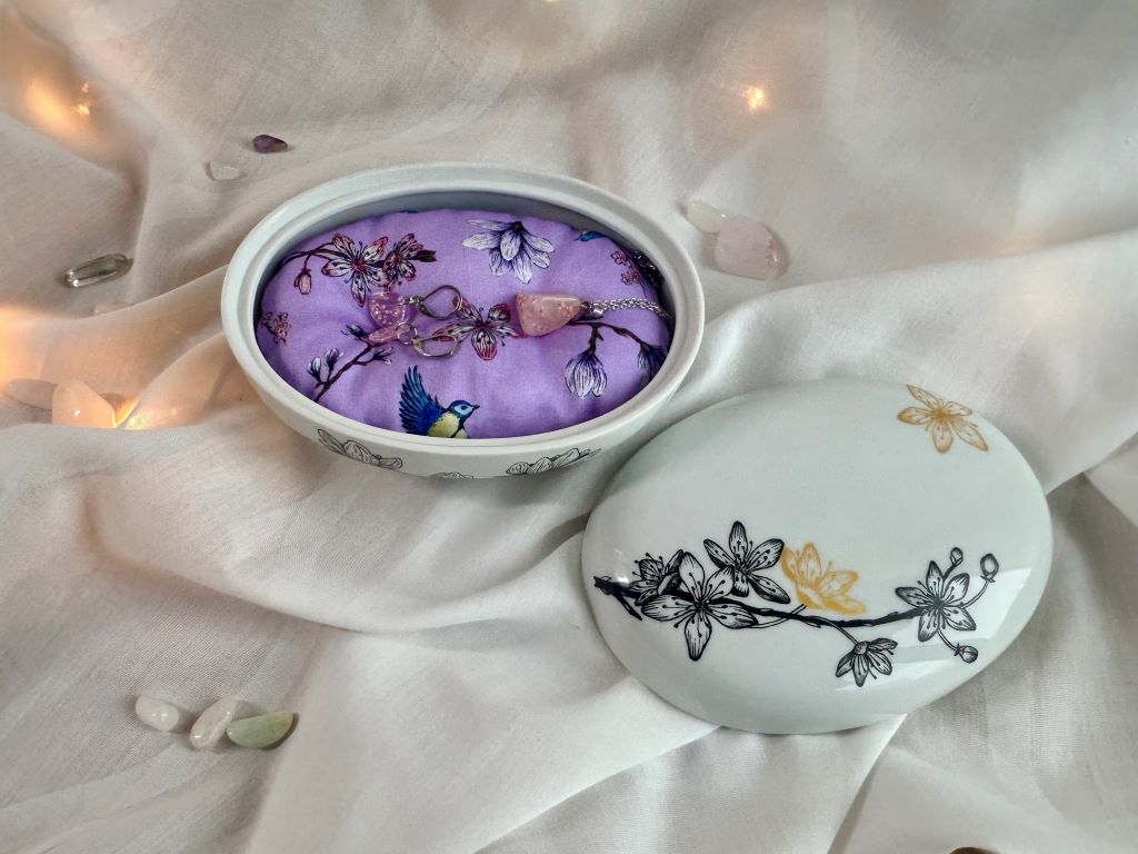 "Spring Japan" porcelain jewellery box with cushion