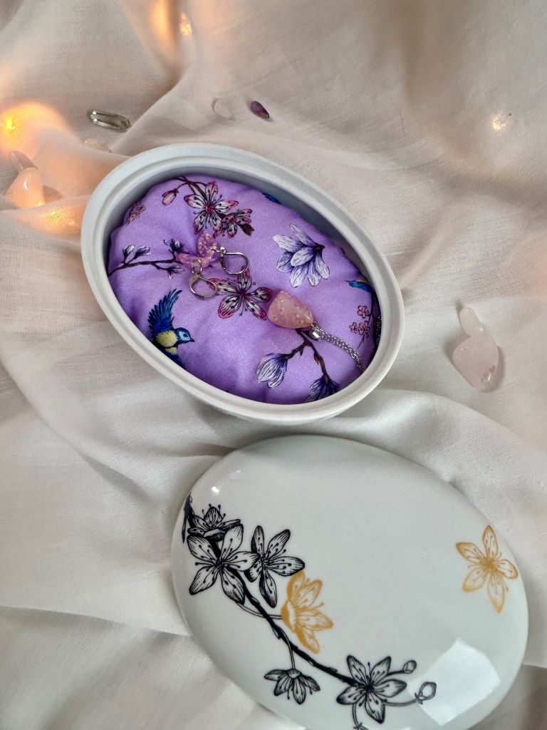 "Spring Japan" porcelain jewellery box with cushion