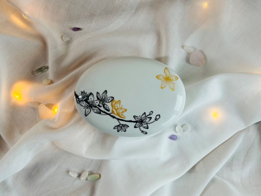 "Spring Japan" porcelain jewellery box with cushion