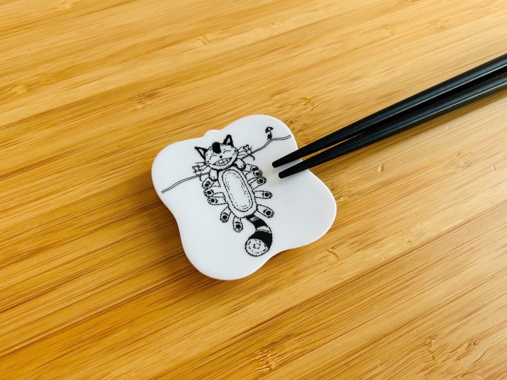 Chopstick rest square "Catbus" 5.5x5.5 cm