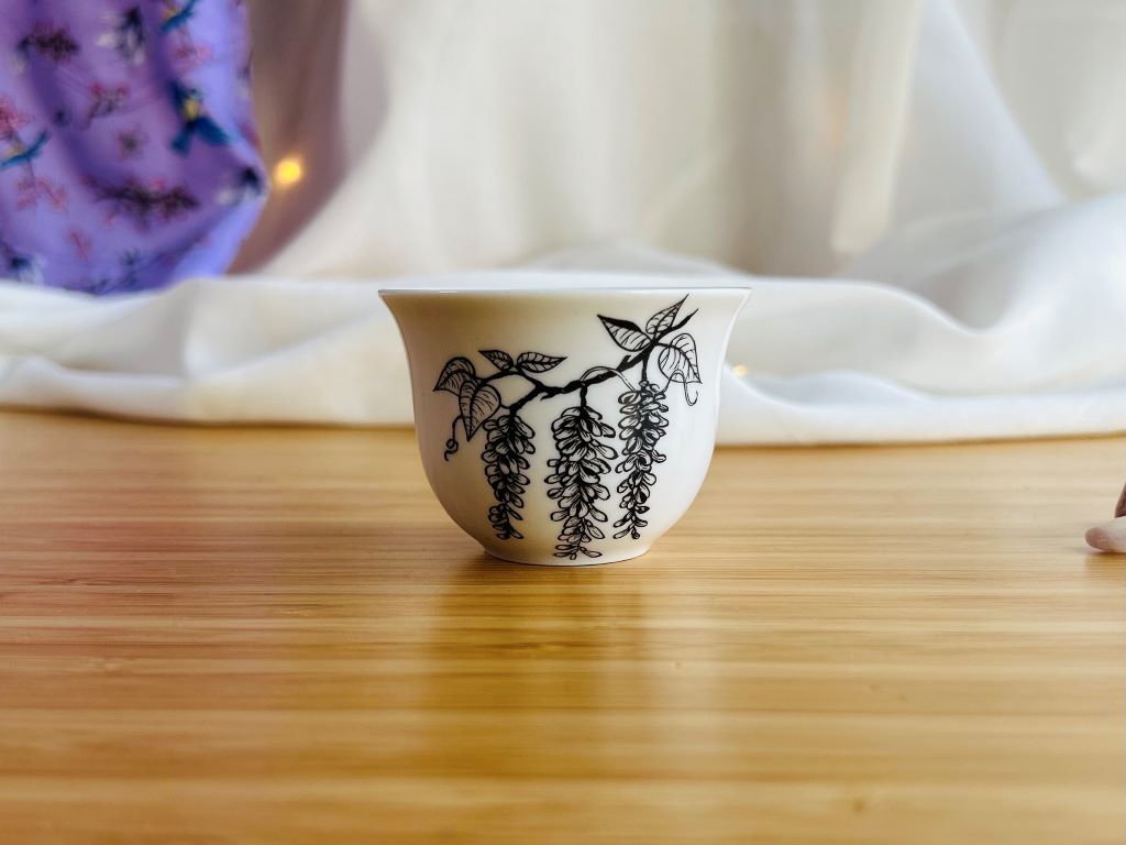 Becher für Sake und Tee „Wisteria“ 50 ml