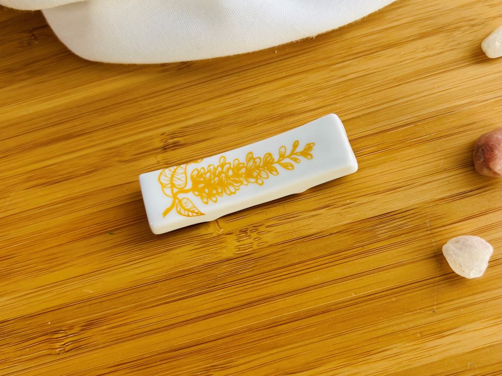 Chopstick rest "Wisteria" gold 6x1.5 cm