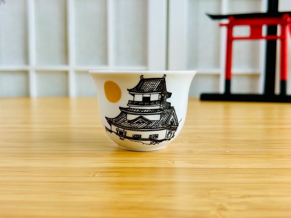 pohárek na saké a čaj "Japonský hrad" 50 ml