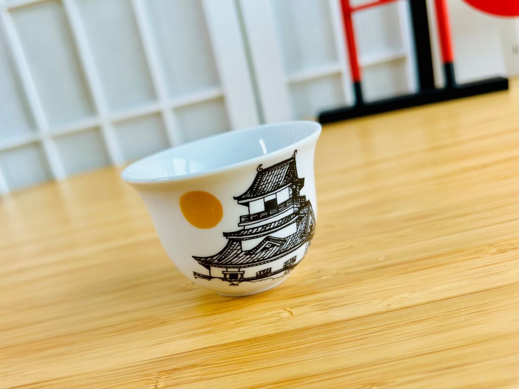 pohárek na saké a čaj "Japonský hrad" 50 ml