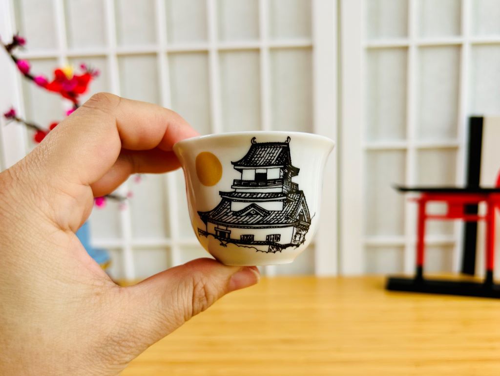 pohárek na saké a čaj "Japonský hrad" 50 ml