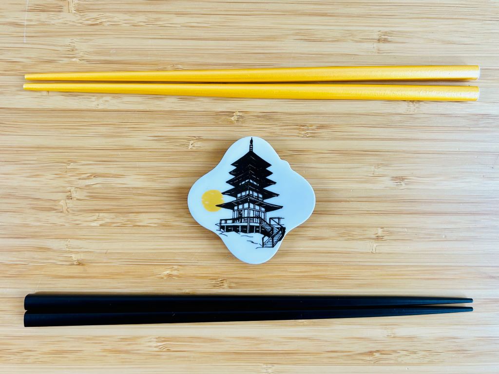 Chopstick rest, square, "Pagoda" 5.5x5.5 cm