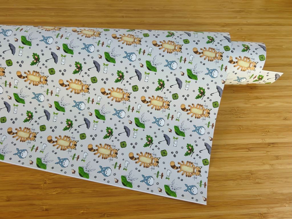 Balící papír "Totoro a další lesní duchové" 475 x 680 mm