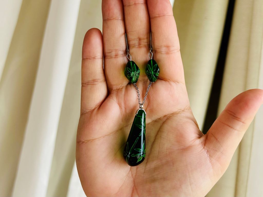 Set aus Glasschmuck „Bambushain“ Halskette und Ohrringe
