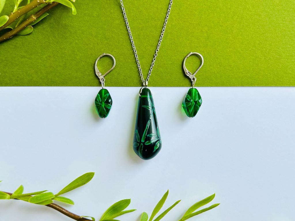 Set aus Glasschmuck „Bambushain“ Halskette und Ohrringe