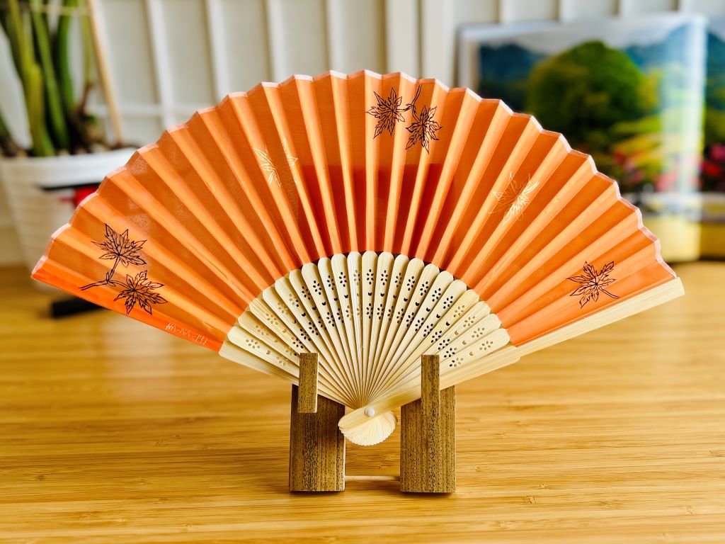 Faltfächer aus Stoff „Herbstliches Japan“ handbemalt