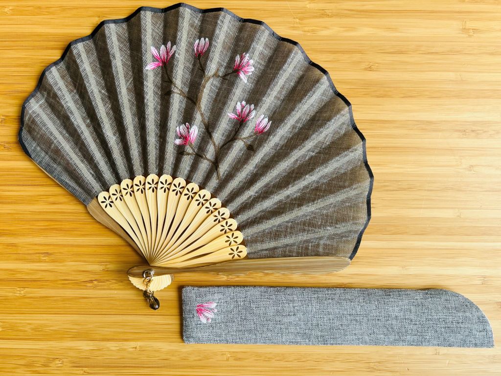 Luxusní skládací vějíř "Vůně jarního snu" ručně malovaný