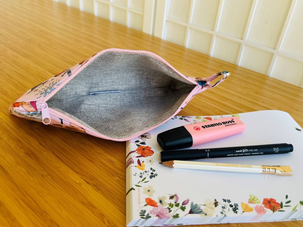 Pencil case "Love & Magic"
