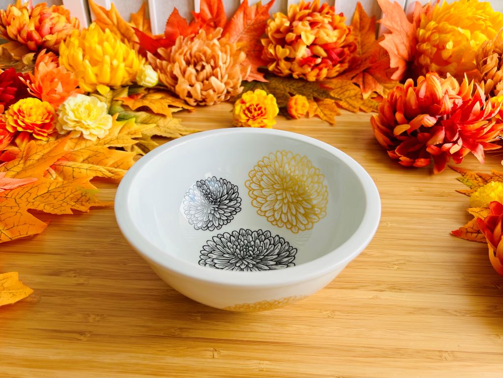 Large bowl "Chrysanthemum" with gold, diameter 16 cm