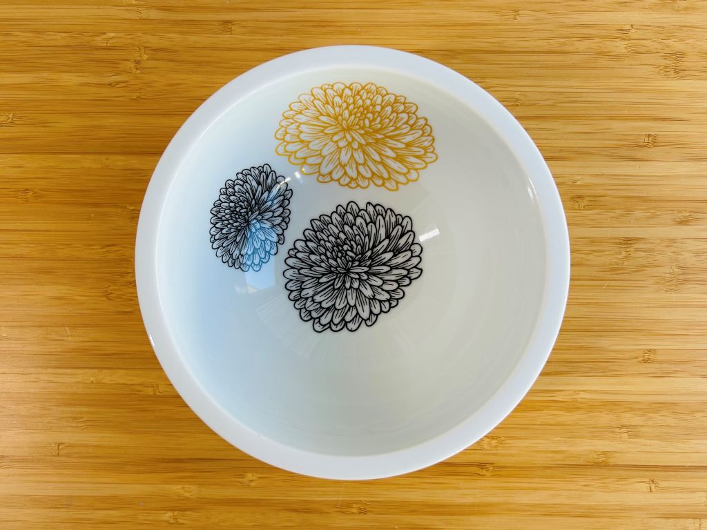 Large bowl "Chrysanthemum" with gold, diameter 16 cm