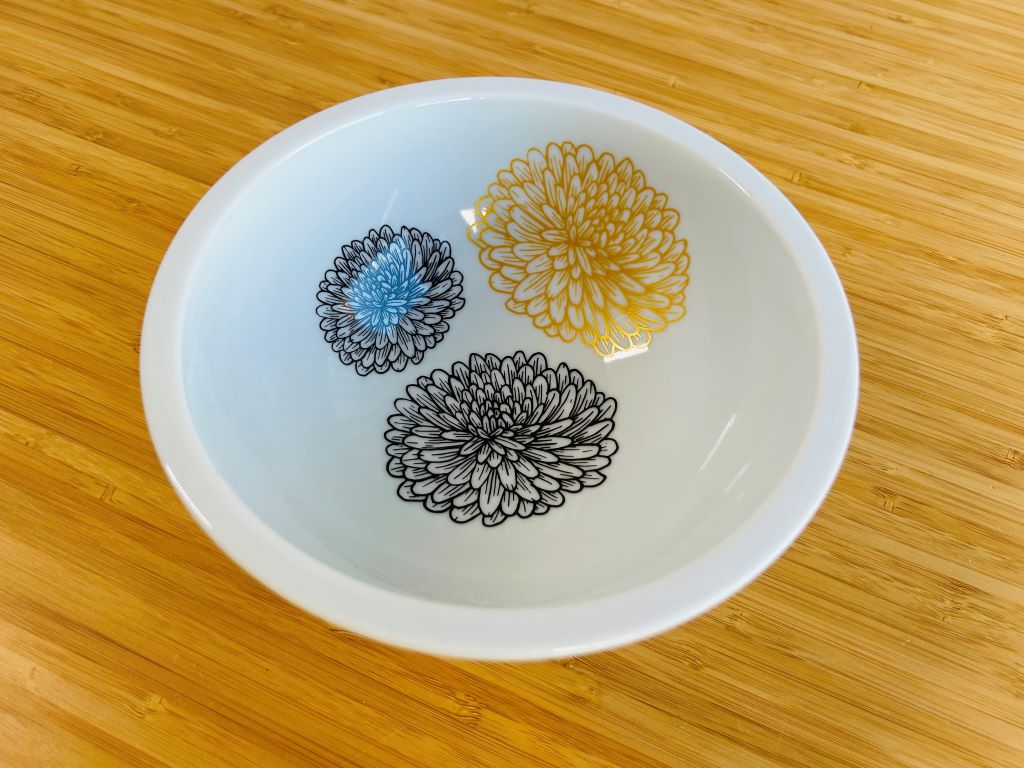 Large bowl "Chrysanthemum" with gold, diameter 16 cm