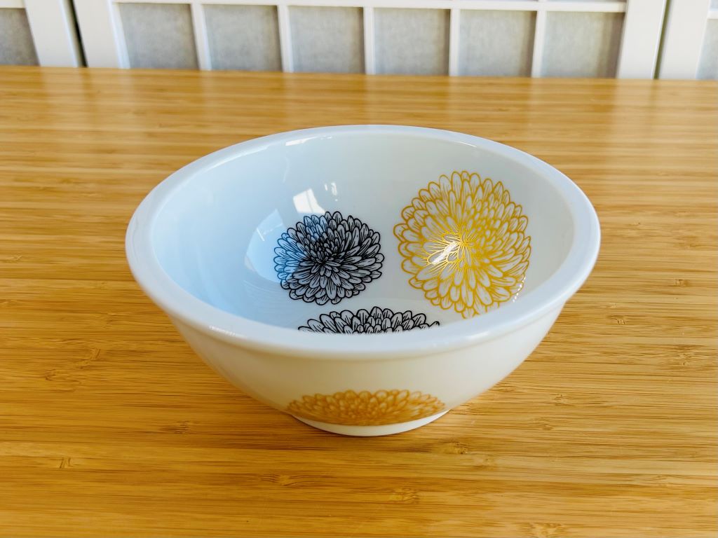 Large bowl "Chrysanthemum" with gold, diameter 16 cm