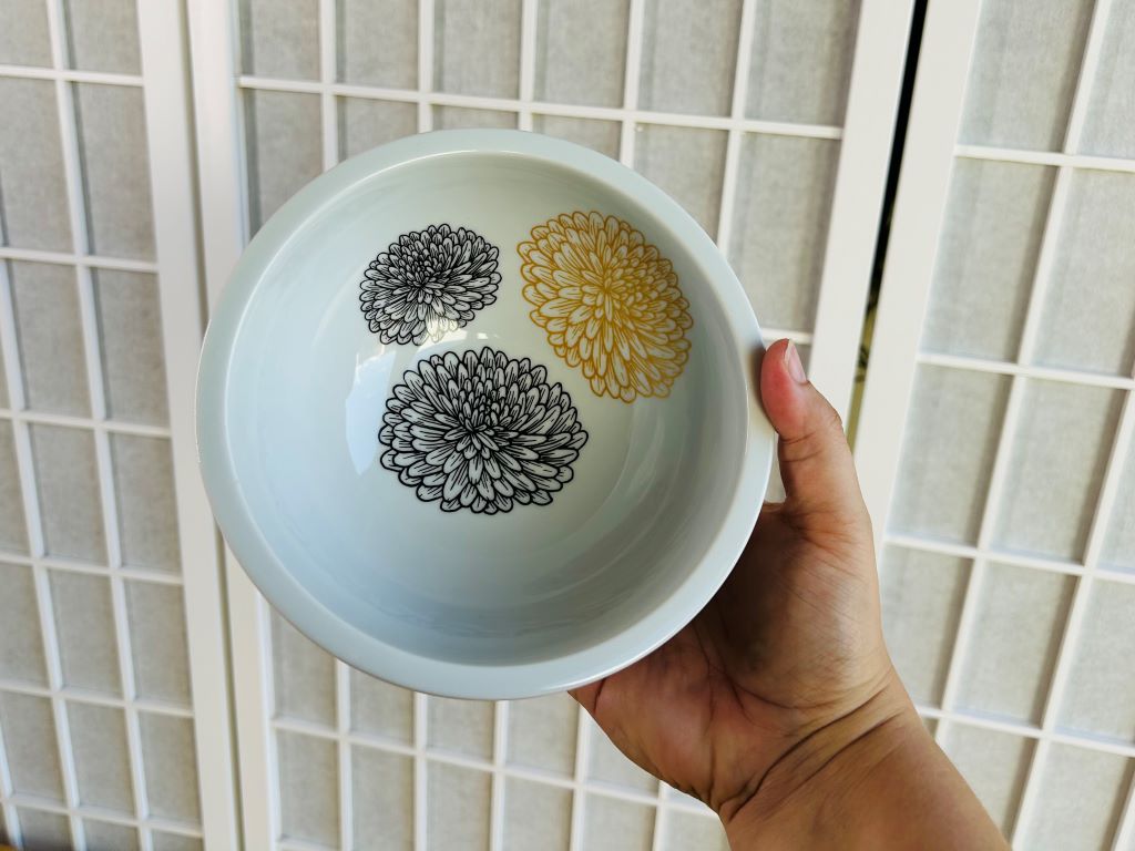 Large bowl "Chrysanthemum" with gold, diameter 16 cm