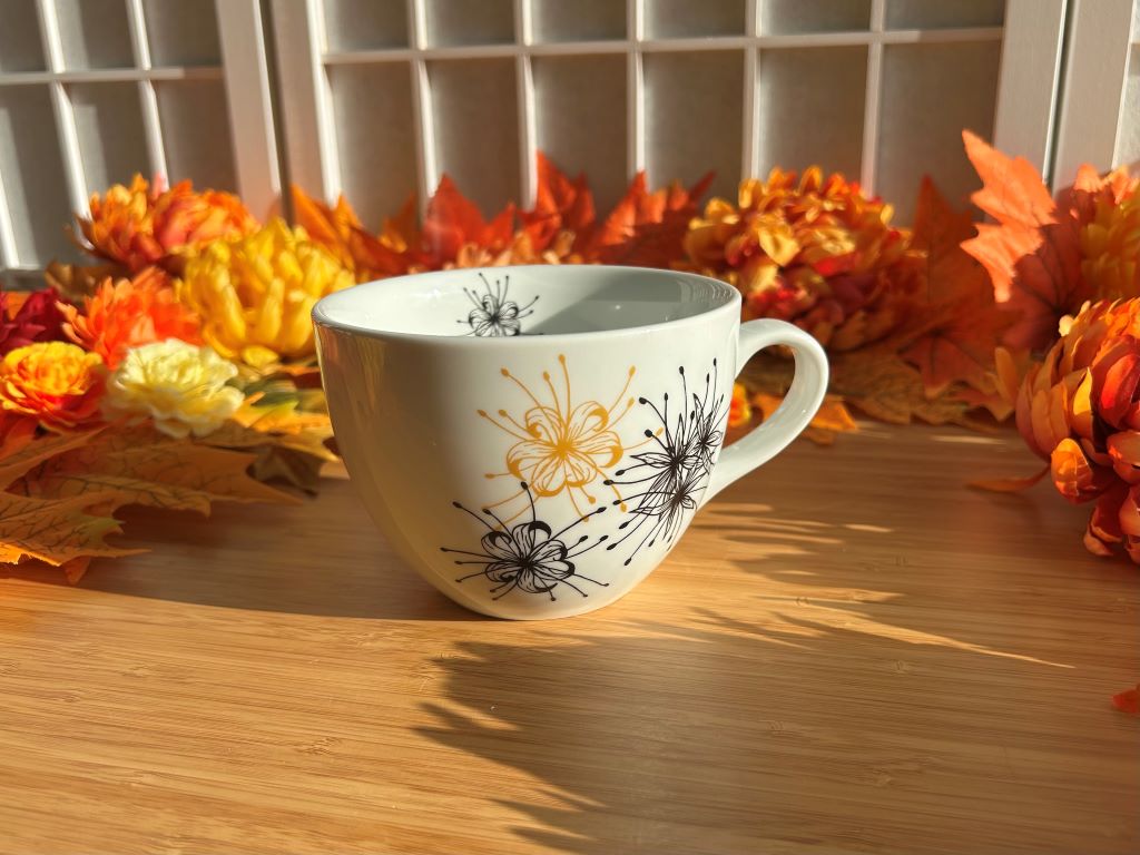 Breiter Becher „Spinnenlilie“ mit Gold 480 ml