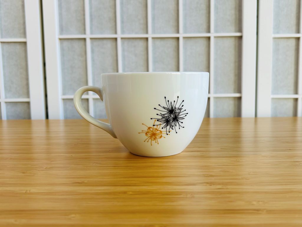 Breiter Becher „Spinnenlilie“ mit Gold 480 ml