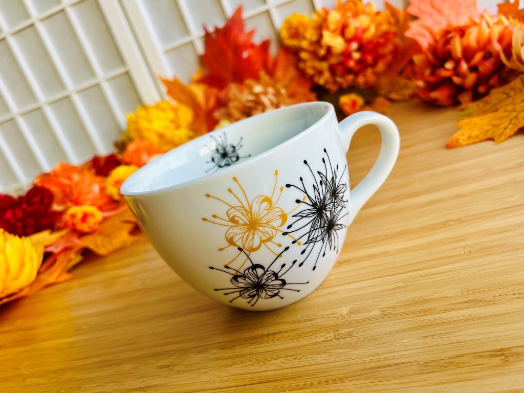 Breiter Becher „Spinnenlilie“ mit Gold 480 ml