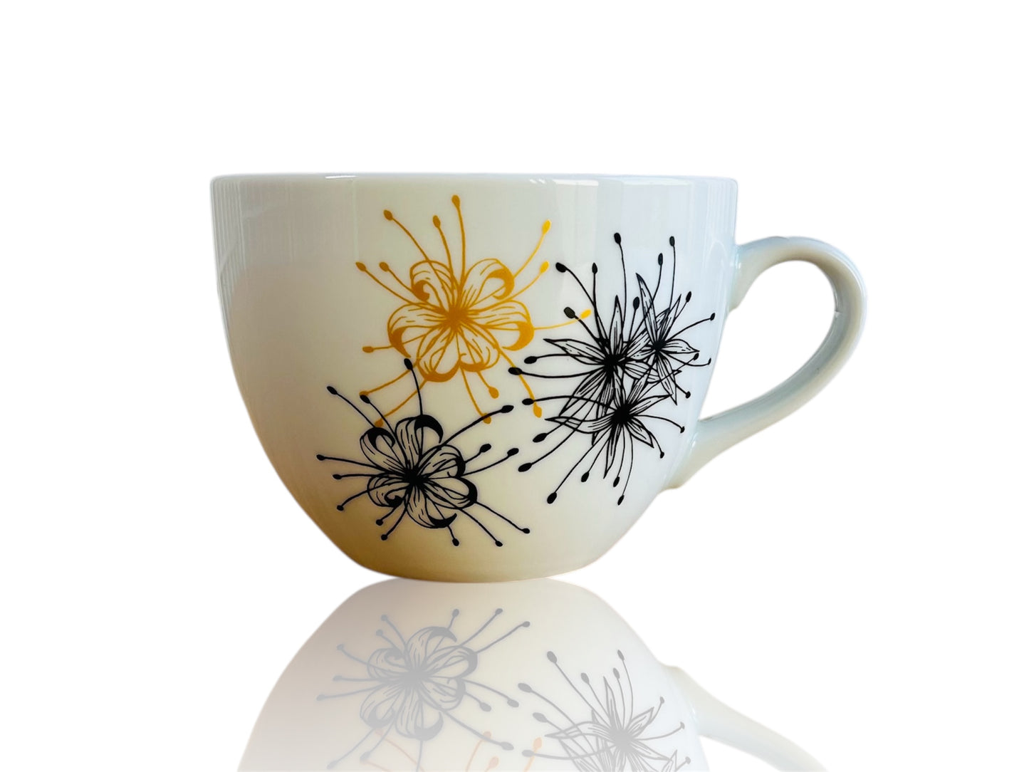 Breiter Becher „Spinnenlilie“ mit Gold 480 ml