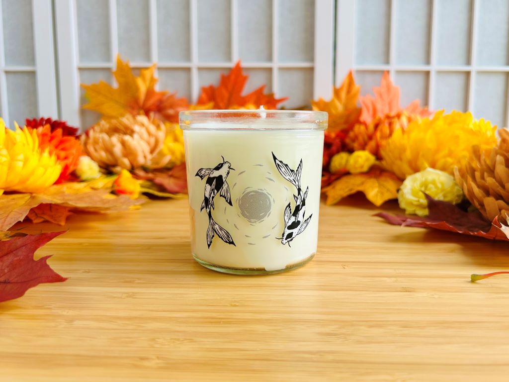 Kerze im Glas „Seenedelsteine oder Kois mit Mond“ groß