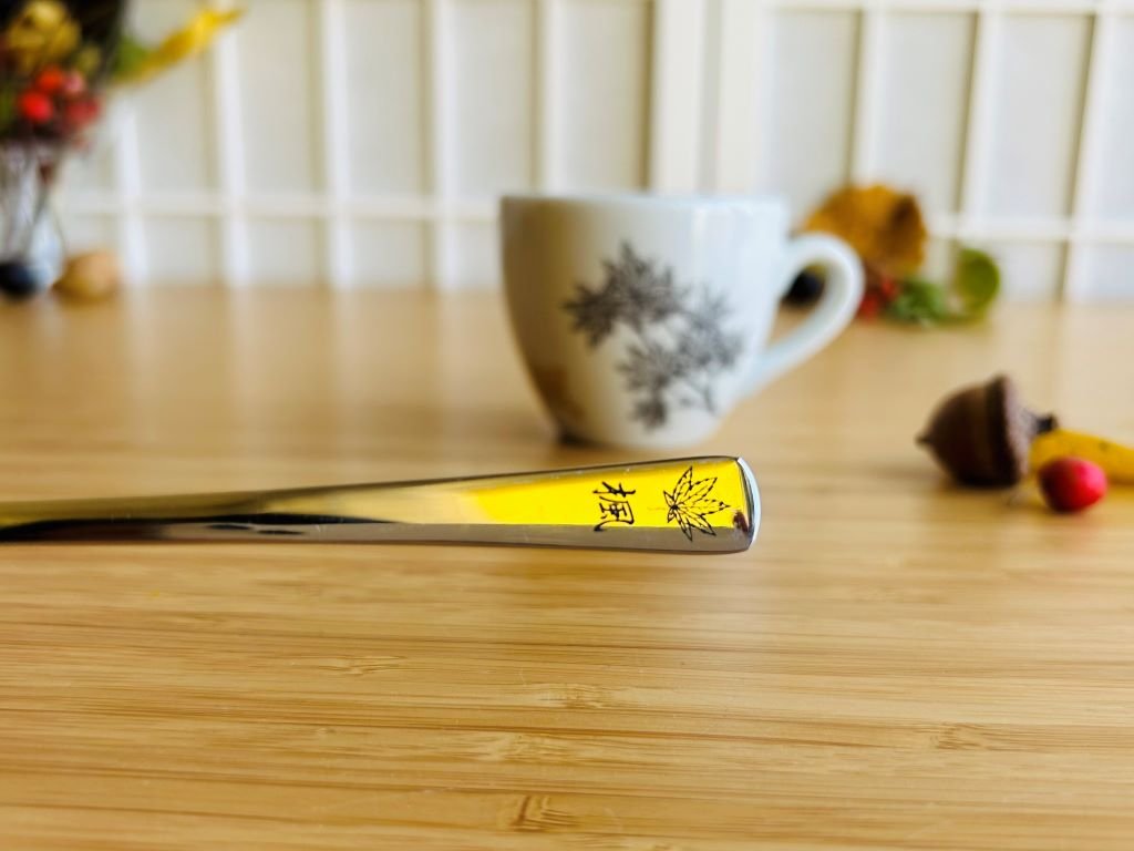 Tasse breit + Löffel „Javory“ mit Golddekor-Set